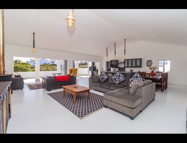 3 BEDROOM HOUSE FOR SALE IN GROTTO BAY
